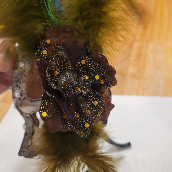 🟤EUC~ MARDI GRAS MASK - Picture 6 of 10